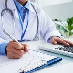 Jak wypisać wniosek na worki stomijne i uniknąć błędów w procesie