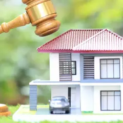 Czy komornik może zlicytować mieszkanie z hipoteką? Sprawdź, jak to działa