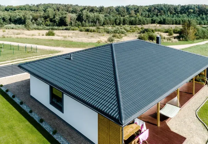 Jak uzyskać dofinansowanie do wymiany dachu i uniknąć kosztów